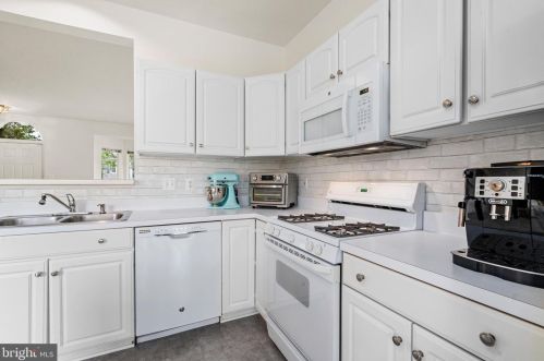 6975 Manahoac Pl, Gainesville VA  20155-1638 exterior