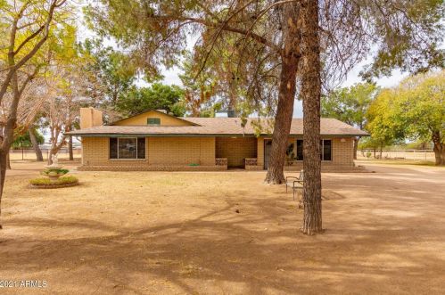 41586 Coyote Rd, San Tan Valley, AZ 85140-8352