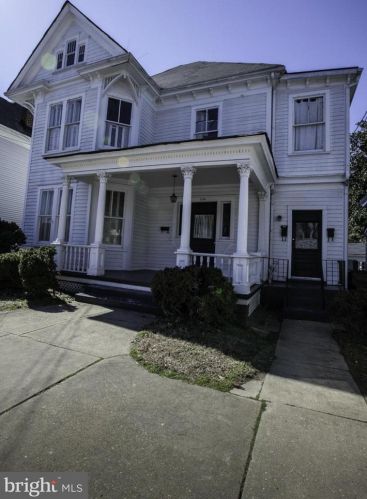 1114 Prince Edward St, Fredericksburg VA  22401-3856 exterior