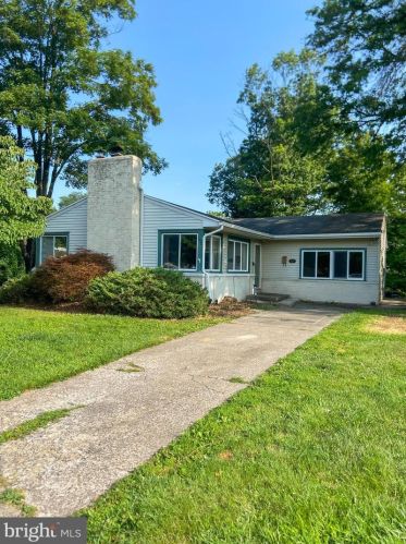 655 Blue Spruce Ct, Pottstown, PA 19464-2827