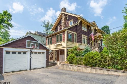 71 Morningside Rd, Verona, NJ 07044-1421