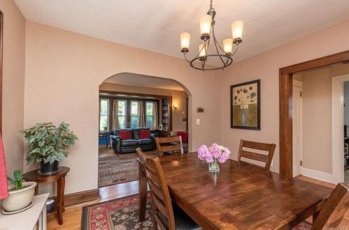 11 Sutton Pl, Crotonville NY  10562-4419 exterior