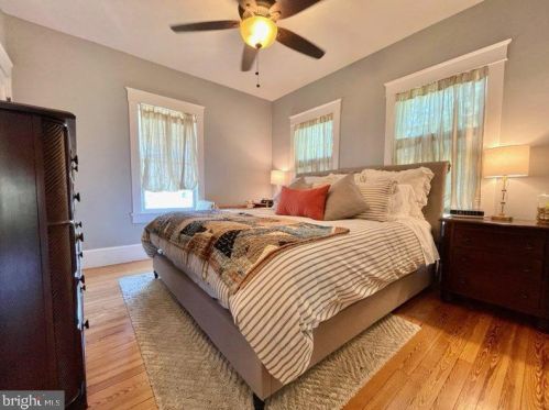 21 Loudoun St, Lovettsville VA  20180-8513 exterior