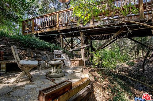 21658 Encina Rd, Topanga CA  90290-3524 exterior