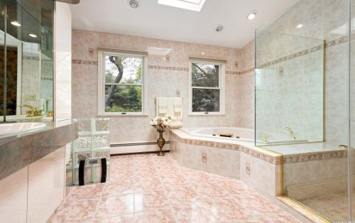 338 Elwood Rd, Elwood NY  11731-2215 exterior