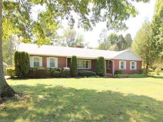 3103 Cheryl Dr, Hendersonville, NC 28792-1128