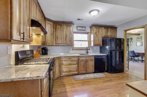 4 Graydon Pl, Roxbury Township NJ  07836-9314 exterior