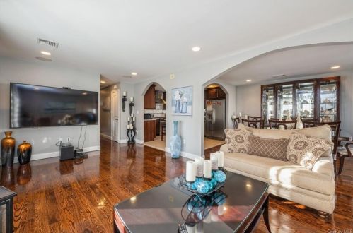 2851 Roebling Ave, Bronx, NY 10461-5405