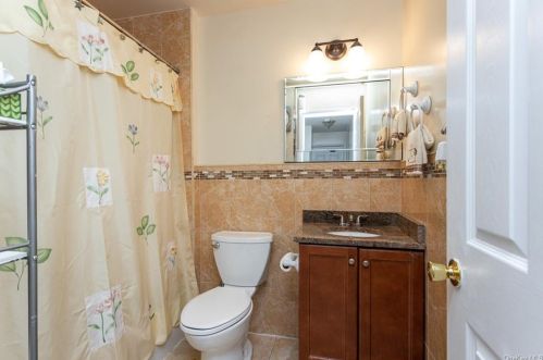 42 Lincoln Pl, White Plains NY  10603-2152 exterior