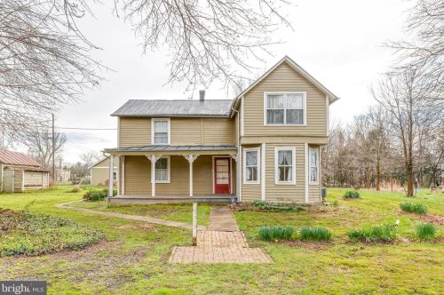 179 Church St, Summit Point, WV 25446-4533
