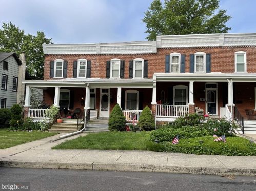 312 Railroad Ave, Souderton, PA 18964-1440