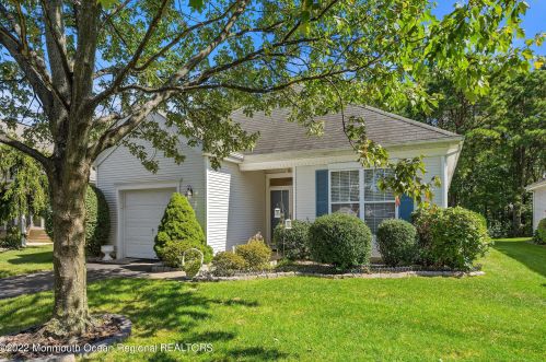 73 Golden Seasons Dr, Lakewood, NJ 08701-7537