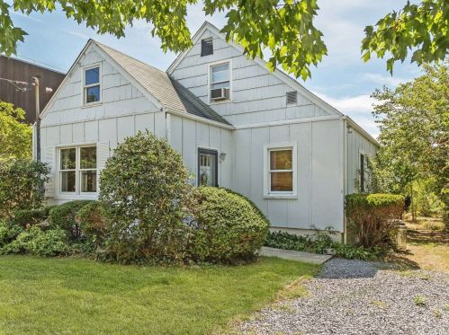 293 Asharoken Ave, Northport, NY 11768-1120