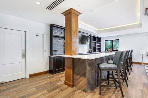 6075 Pelican Bay Blvd, Naples FL  34108-8169 exterior