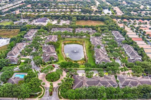 6379 Bella Cir, Boynton Beach FL  33437-5530 exterior