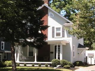 162 Dunedin Rd, Columbus, OH 43214-3800