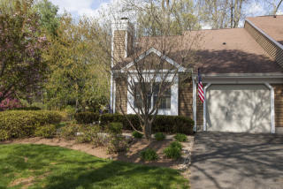 71 Stone Run Rd, Bedminster, NJ 07921-1711
