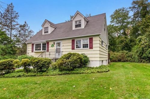 2 Gleneida Blvd, Mahopac, NY 10541-3228