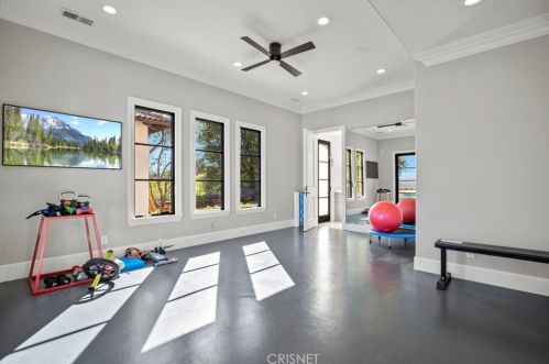 25682 Oak Meadow Dr, Santa Clarita CA  91381-0762 exterior