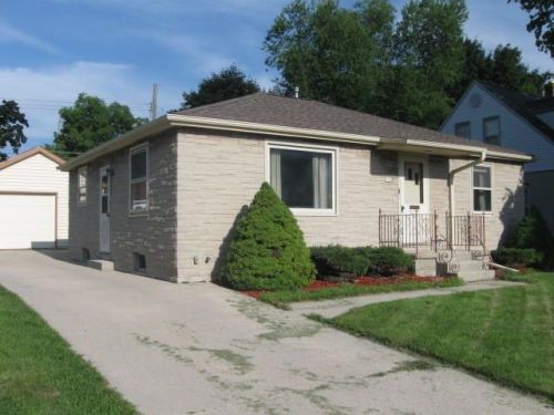 530 32nd St, Manitowoc, WI 54220-3615