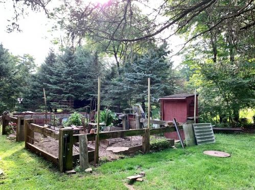 646 Branchville Rd, Ridgefield CT  06877-6128 exterior