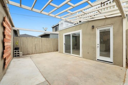 234 68th St, Long Beach CA  90805-1212 exterior