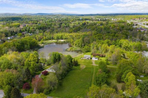 118 Curry Rd, New Hamburg, NY 12590-4065