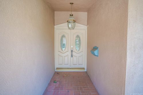 15385 Rhododendron Dr, Santa Clarita, CA 91387-4404