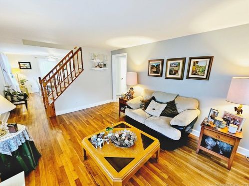 396 Long Hill Rd, Wallingford, CT 06492-4948