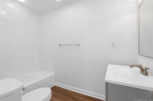 22 Fountain St, Norwich CT  06360-5008 exterior