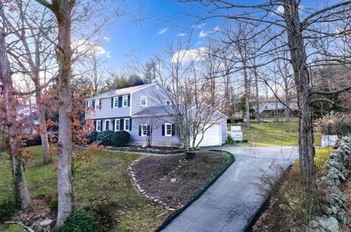 23 Latimer Dr, East Lyme, CT 06333-1324