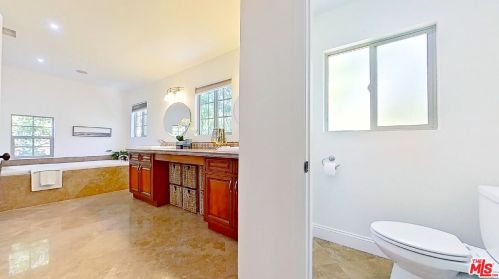 11264 Sunshine Ter, North Hollywood CA  91604-3124 exterior