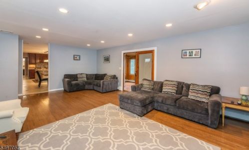 9 Memory Ln, Dover NJ  07869-4205 exterior