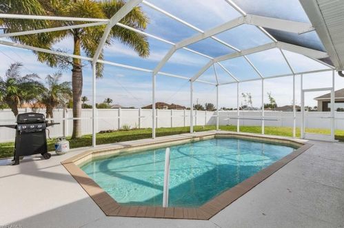 1049 38th Pl, Cape Coral, FL 33993-9311