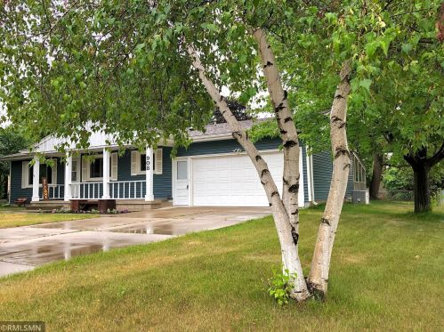 908 Brenda Lee Dr, Saint Cloud, MN 56303-0902