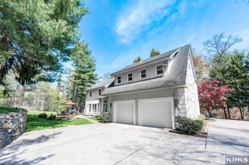 5 Whispering Pines Rd, Ho Ho Kus, NJ 07423-1324