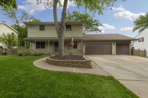1308 Carole Ln, Green Bay, WI 54313-5932