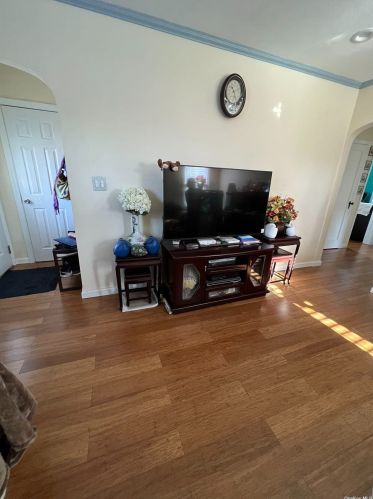1910 Stewart Ave, New Hyde Park NY  11040-1626 exterior