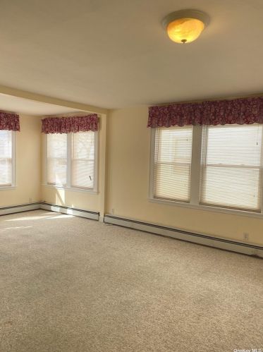 135 Broad St, Williston Park NY  11596-1805 exterior