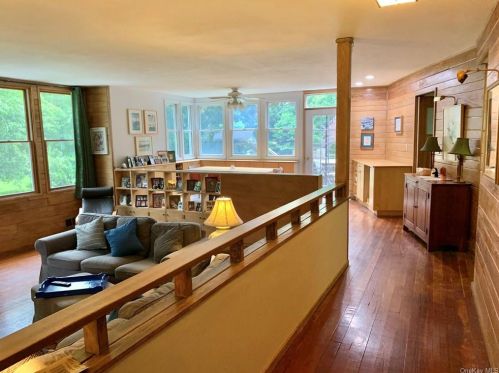 1681 Horton Rd, Mohegan Lake, NY 10547-1606