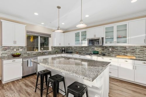 39057 Hidden Creek Ln, Temecula CA  92591-7417 exterior