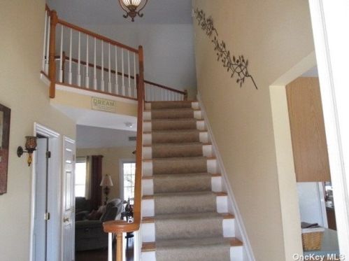 69 Mowbray St, Canaan Lake NY  11772-2113 exterior