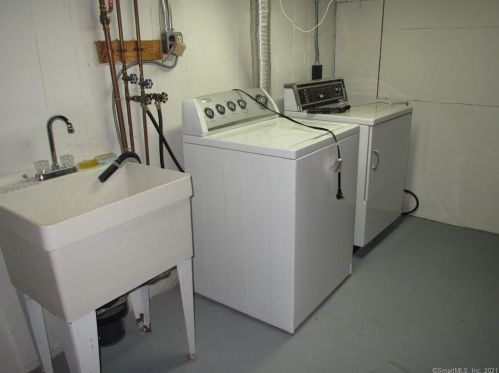 1190 Slater Rd, New Britain CT  06053-1613 exterior