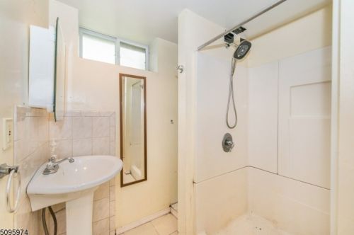 29 Glenwood Ave, Bloomfield NJ  07003-2202 exterior