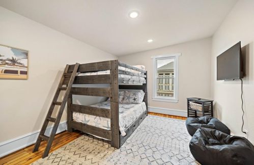 1021 Sealy St, Galveston TX 77550-3813 exterior