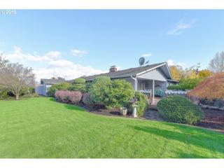 1655 Cochran Dr, Damascus, OR 97030