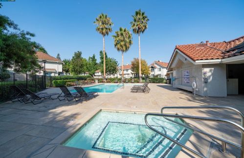 7294 Cronin Cir, Pleasanton CA  94568-2330 exterior