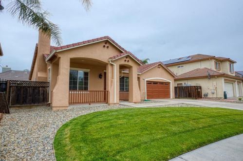 1159 Walnut Creek Dr, Newman, CA 95360-2732