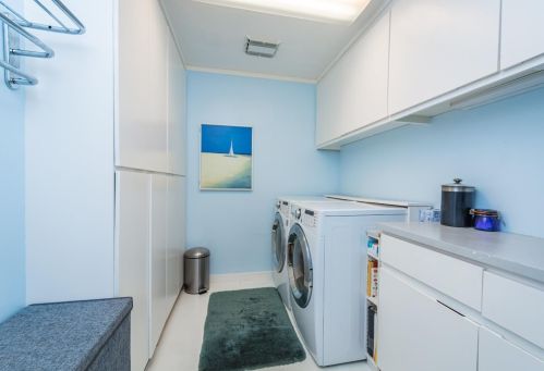 221 Cascade Fls Dr, Folsom CA 95630-1575 exterior