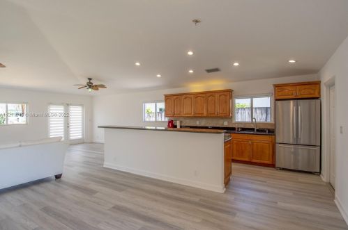 947 Nautilus Isle, Dania Beach FL  33004-2356 exterior